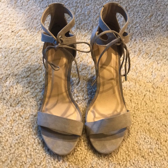 Gray heels - Picture 1 of 4